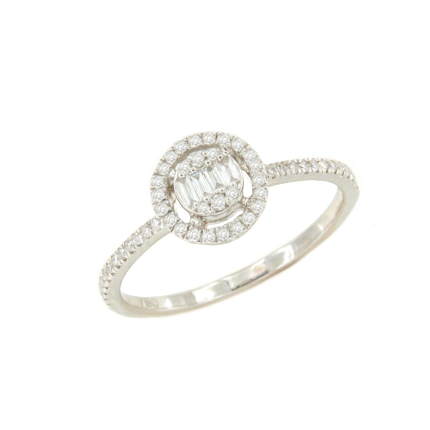 Anillo BERGEN redondo en oro blanco 18 ktes con brillantes y baguettes.