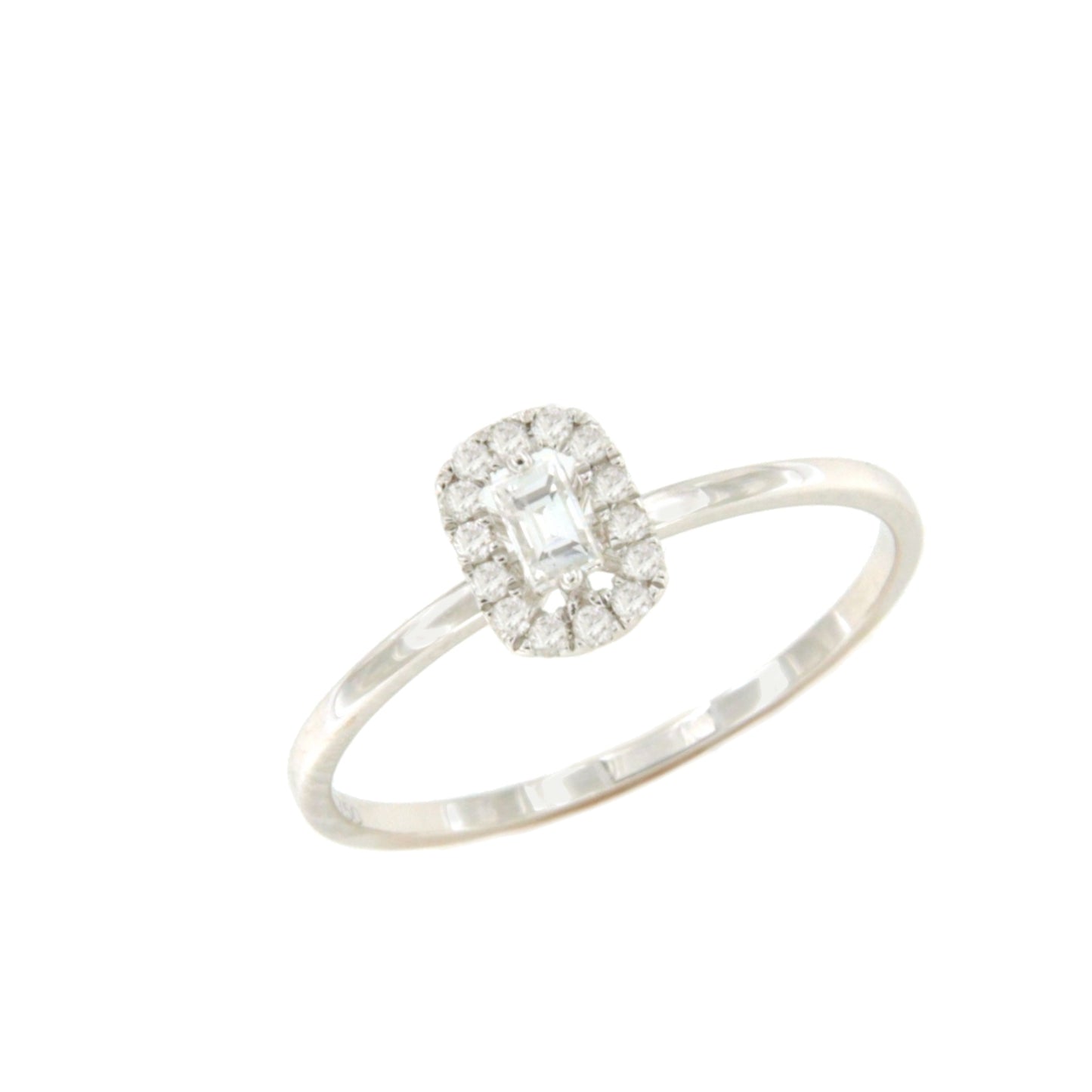 Anillo HAMPTON roseta en oro blanco 18 ktes con brillantes y baguettes.