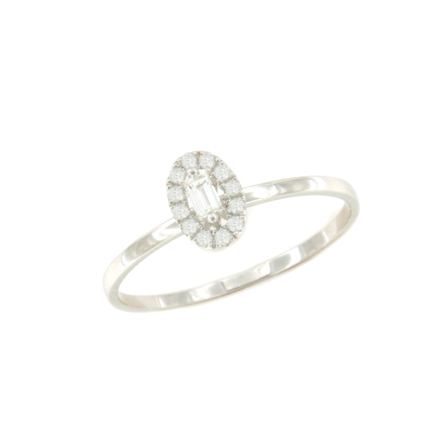 Anillo HAMPTON roseta en oro blanco 18 ktes con brillantes y baguettes.