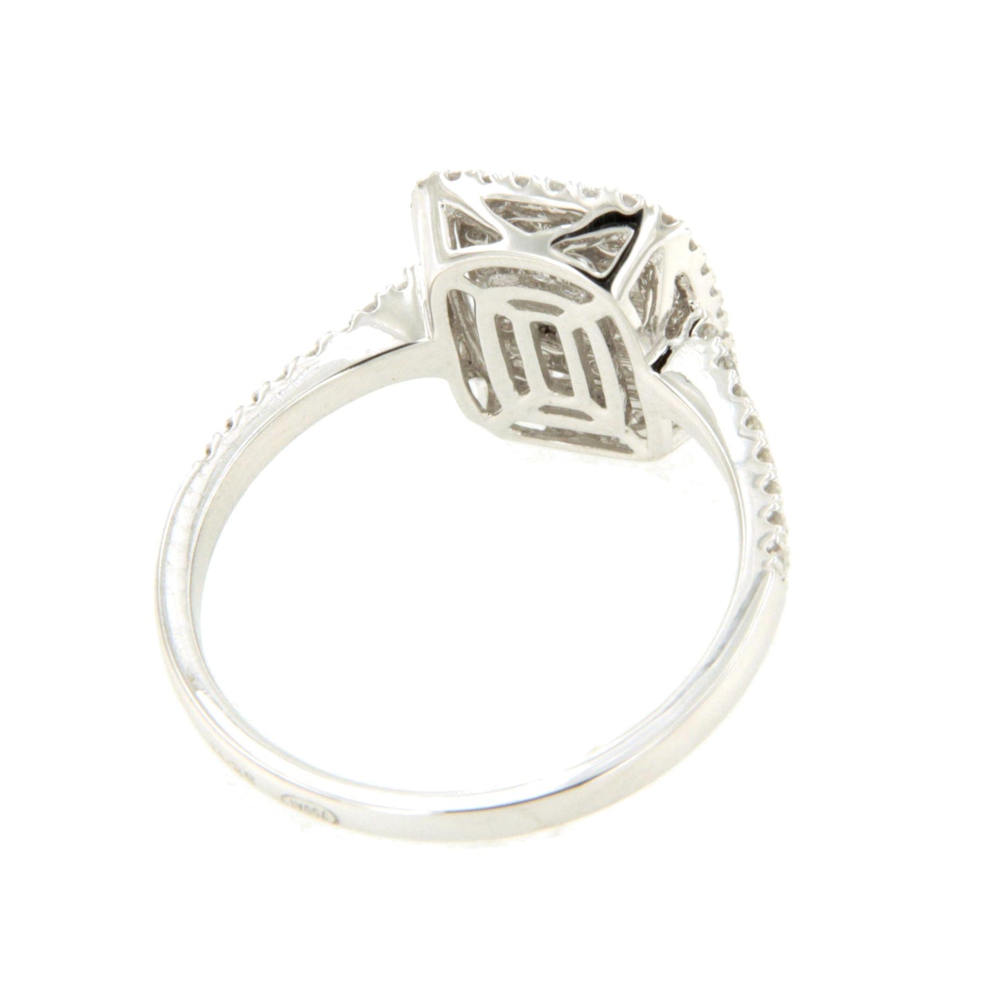 Anillo MANDORA en oro blanco 18 ktes con brillantes y baguettes