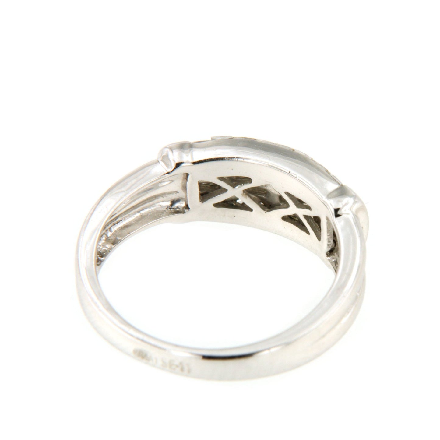 Anillo ALMONTE con diamantes princesas en oro blanco de 18 ktes