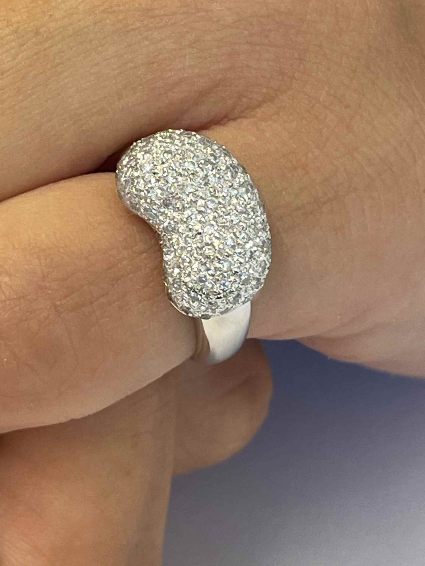 ROBLEDO ring in 18k white gold with diamonds.