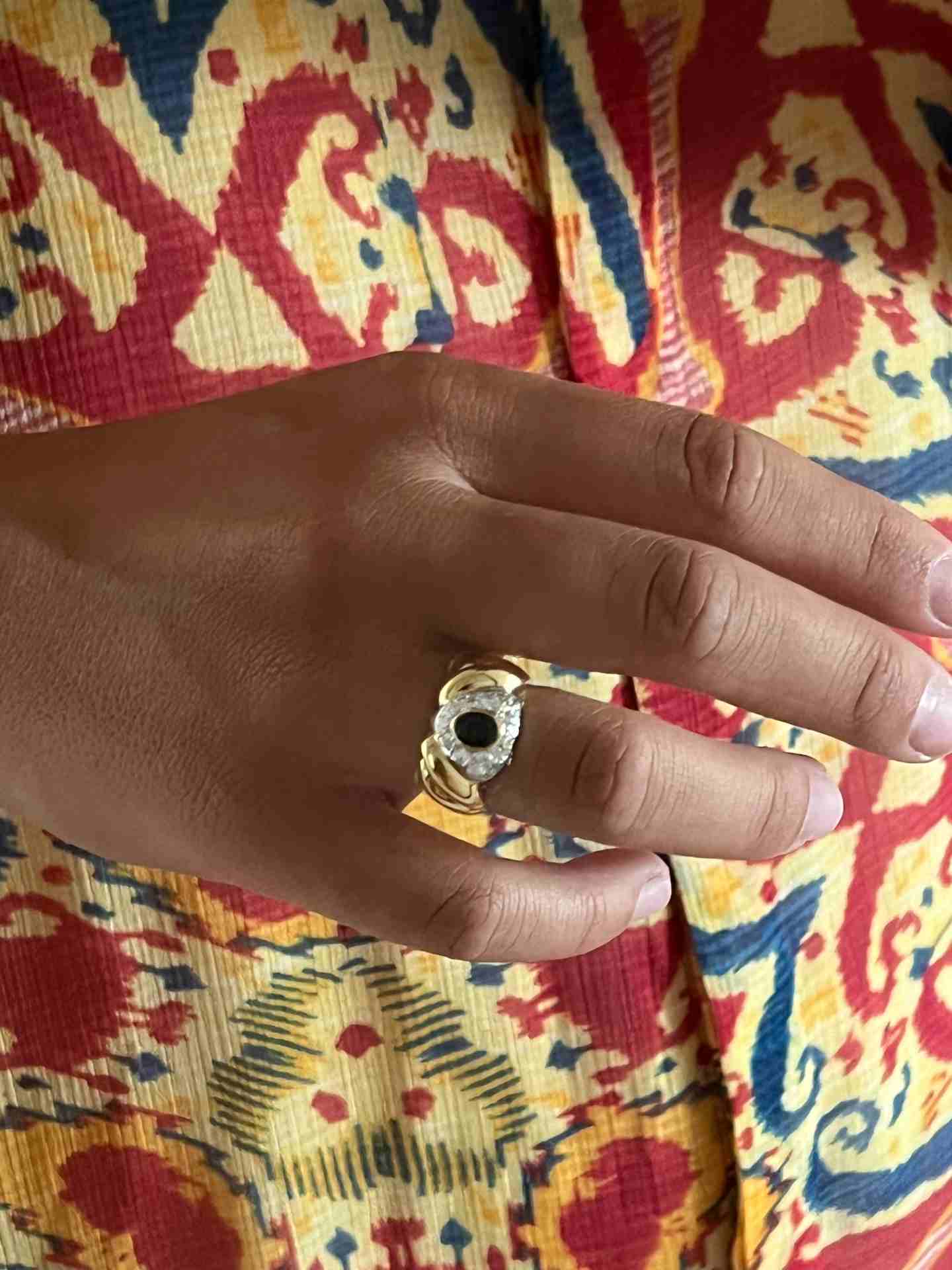 TWILIGHT ring in white and yellow gold with a central sapphire