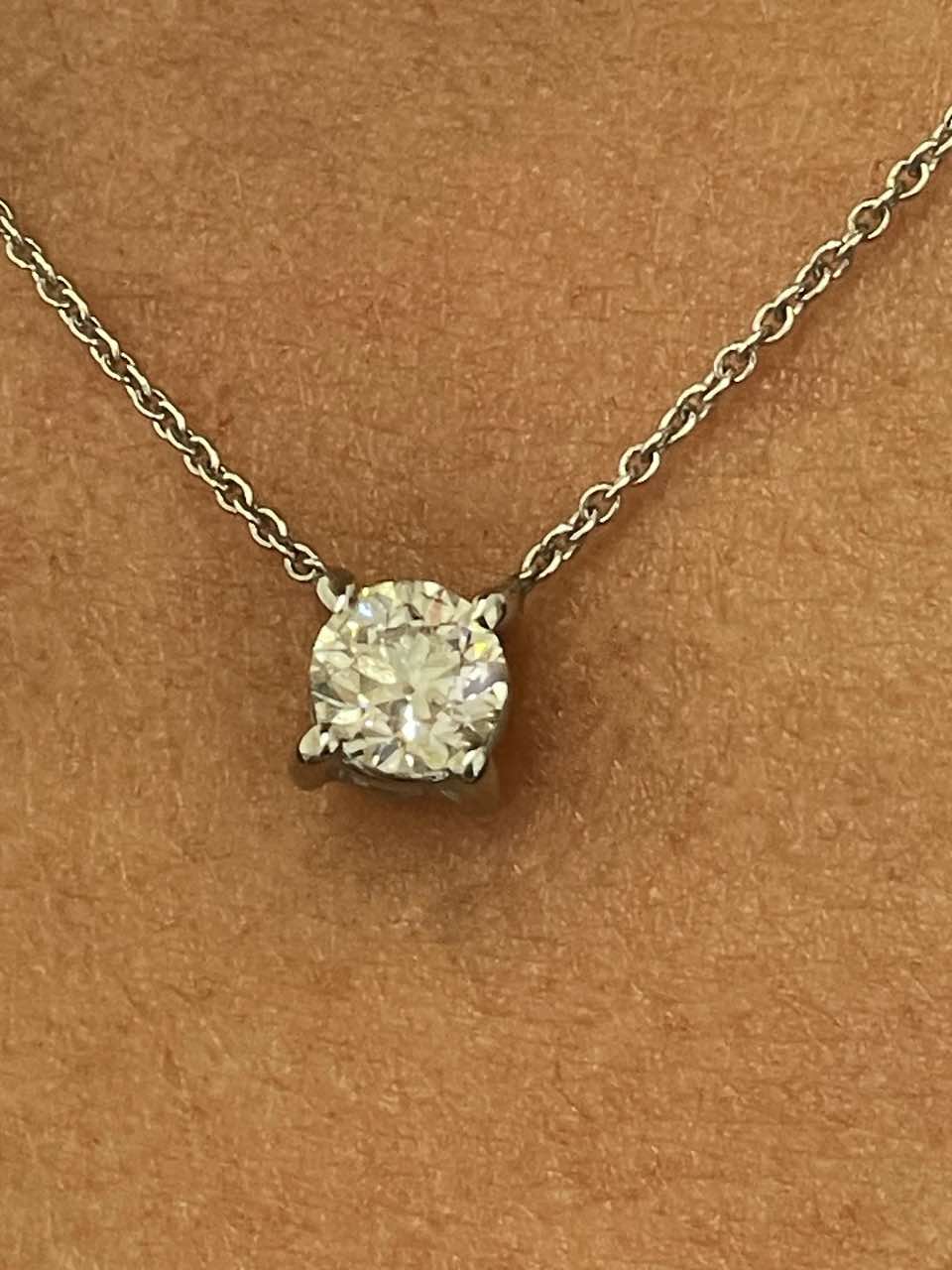 Cadenita ALFA de oro blanco de 18 Kilates con solitario de brillante
