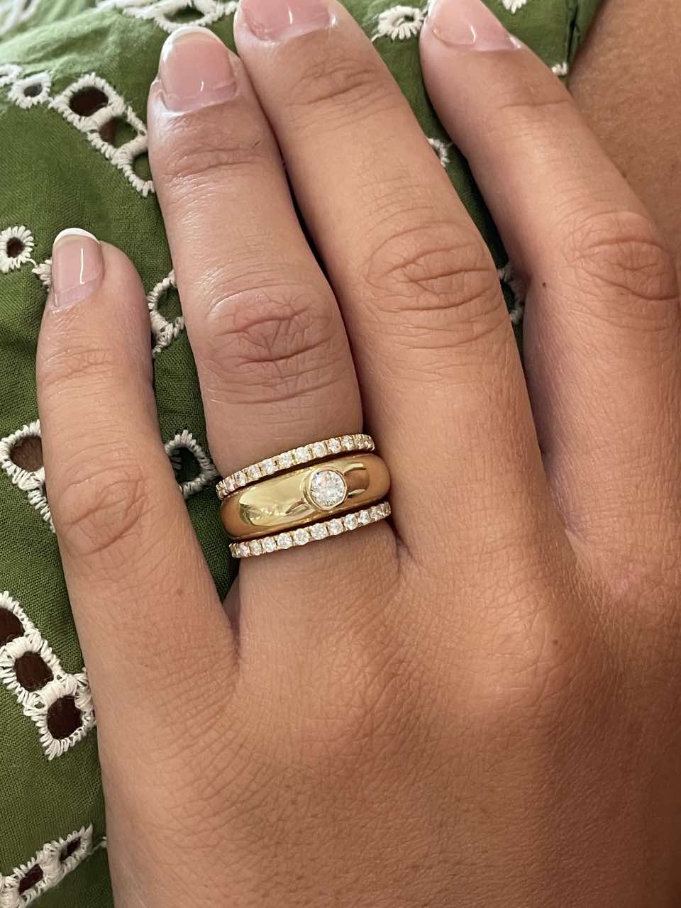 LEMOS, anillo en oro de 18 kilates con centro brillante o zafiro
