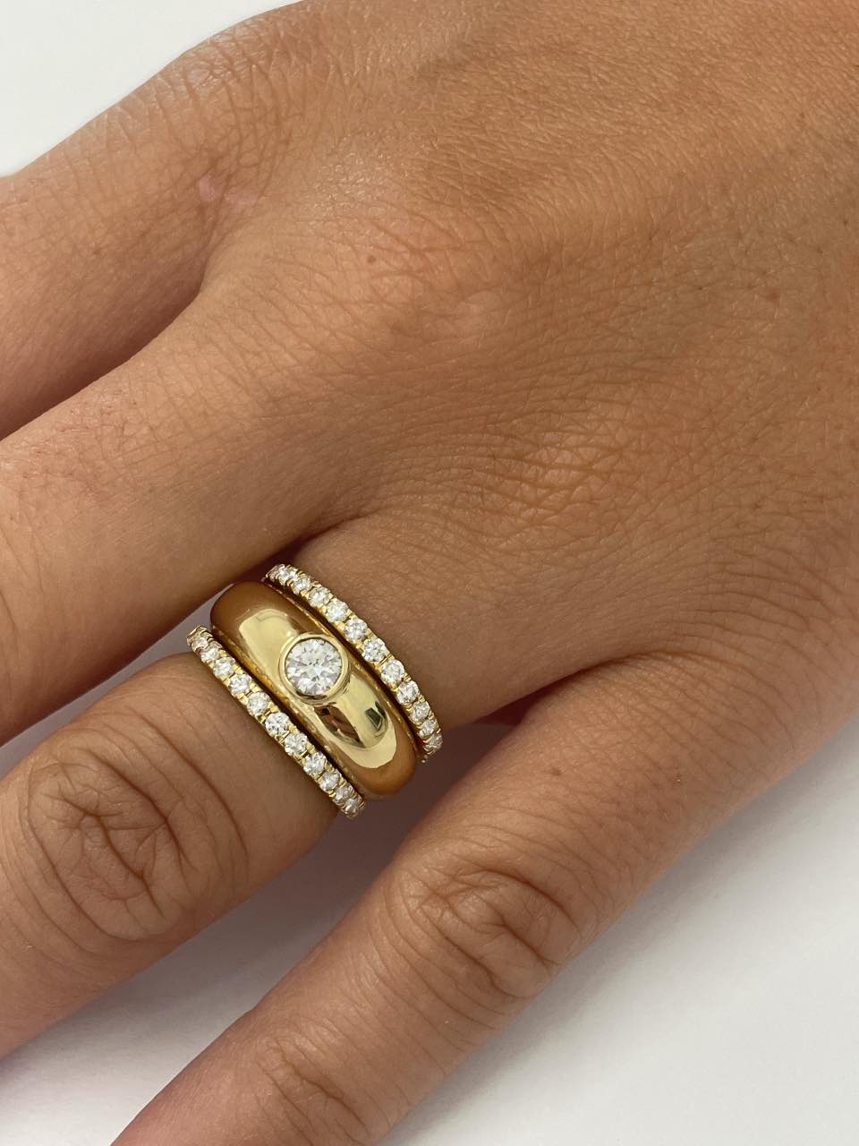 LEMOS, anillo en oro de 18 kilates con centro brillante o zafiro
