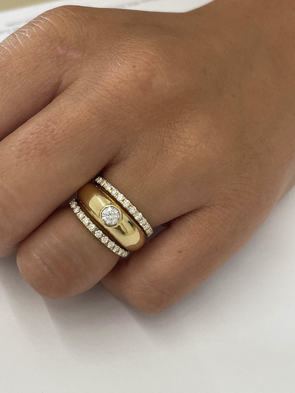 LEMOS, anillo en oro de 18 kilates con centro brillante o zafiro