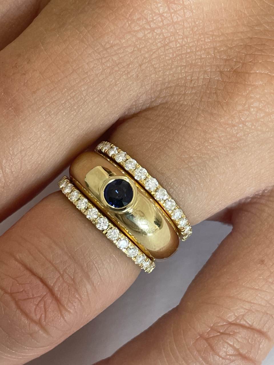 LEMOS, anillo en oro de 18 kilates con centro brillante o zafiro