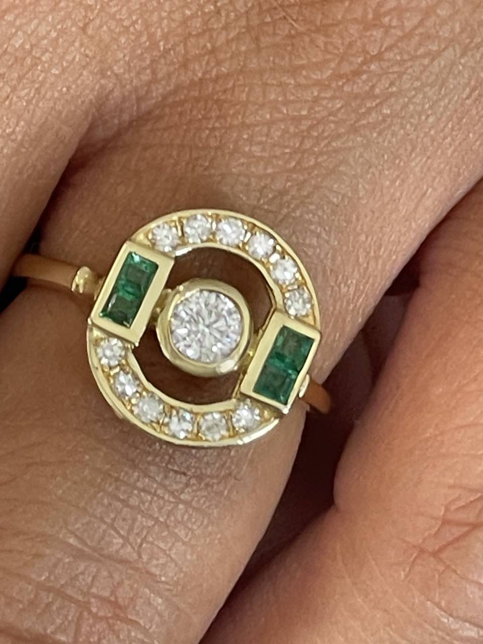 Anillo PACIFICO oro blanco o amarillo 18 ktes brillantes y esmeraldas o zafiros