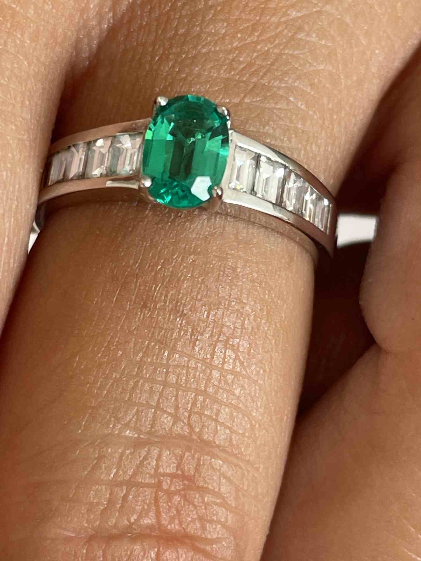 PILGRIM ring in 18k white gold with diamonds, emerald or sapphire