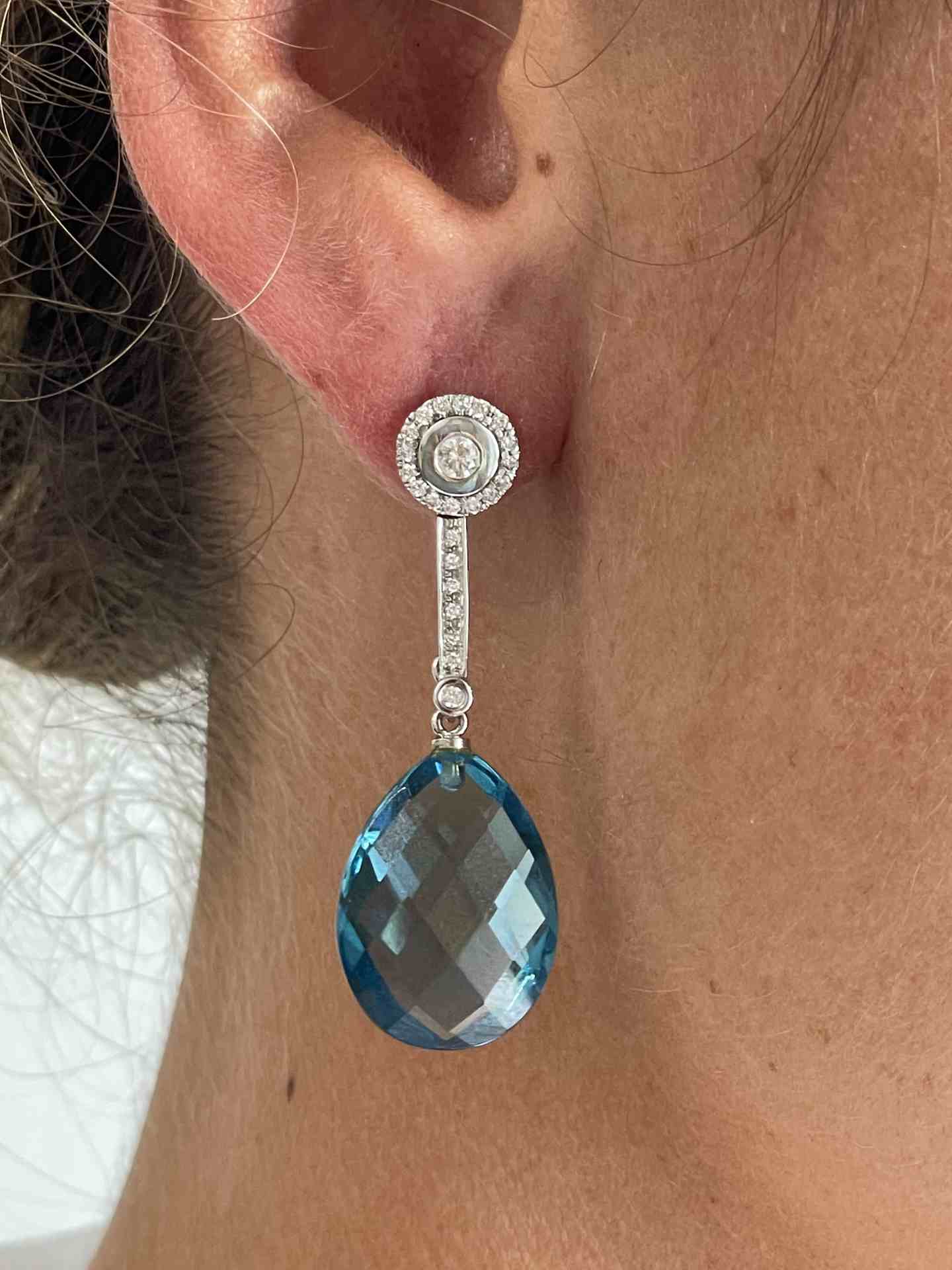 BABEL detachable stud earrings in white gold and diamond.