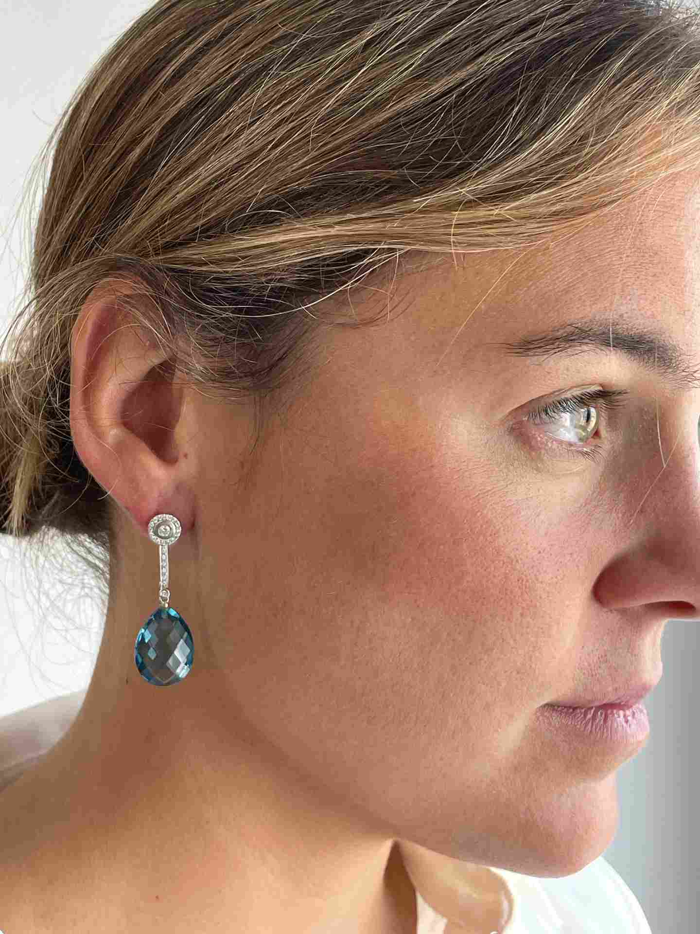 BABEL detachable stud earrings in white gold and diamond.