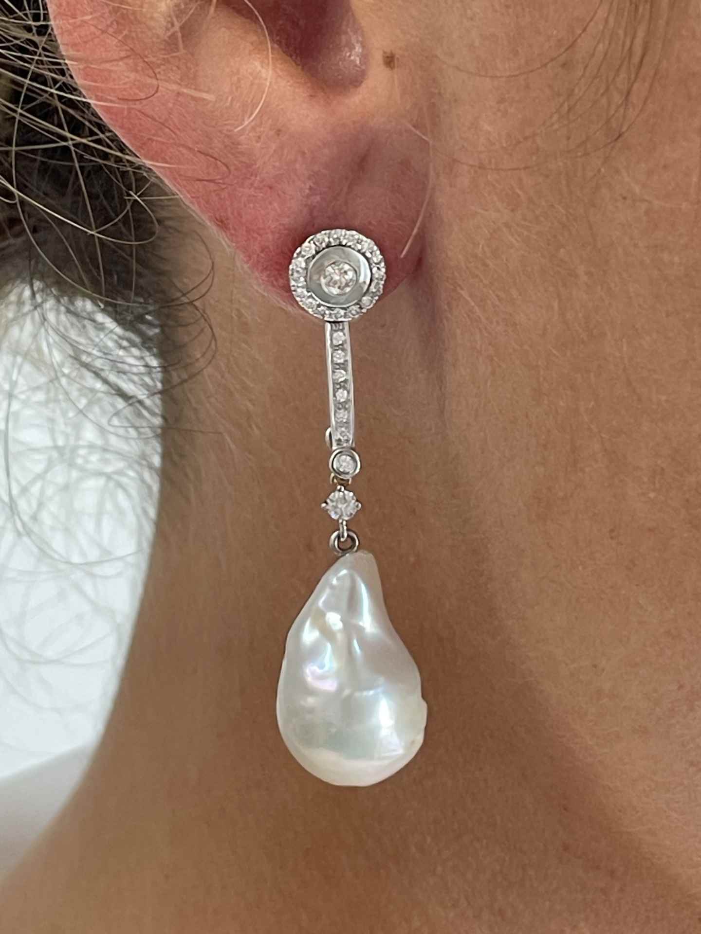 BABEL detachable stud earrings in white gold and diamond.