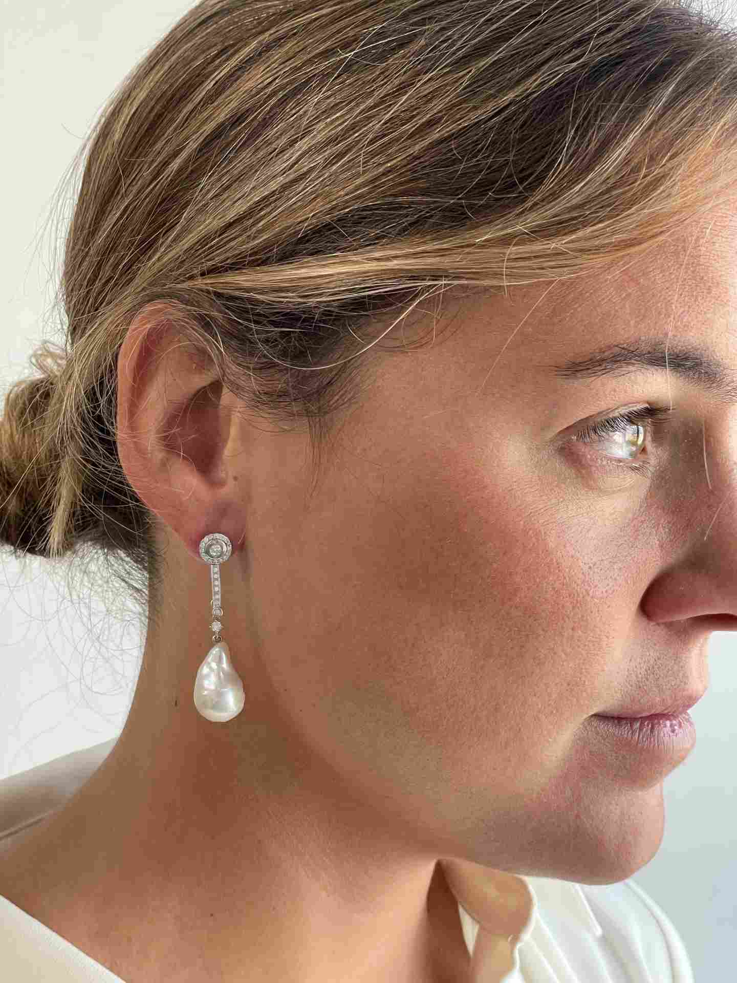 BABEL detachable stud earrings in white gold and diamond.