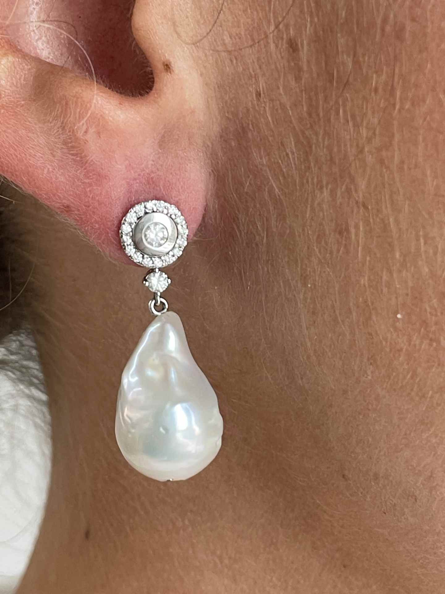 BABEL detachable stud earrings in white gold and diamond.