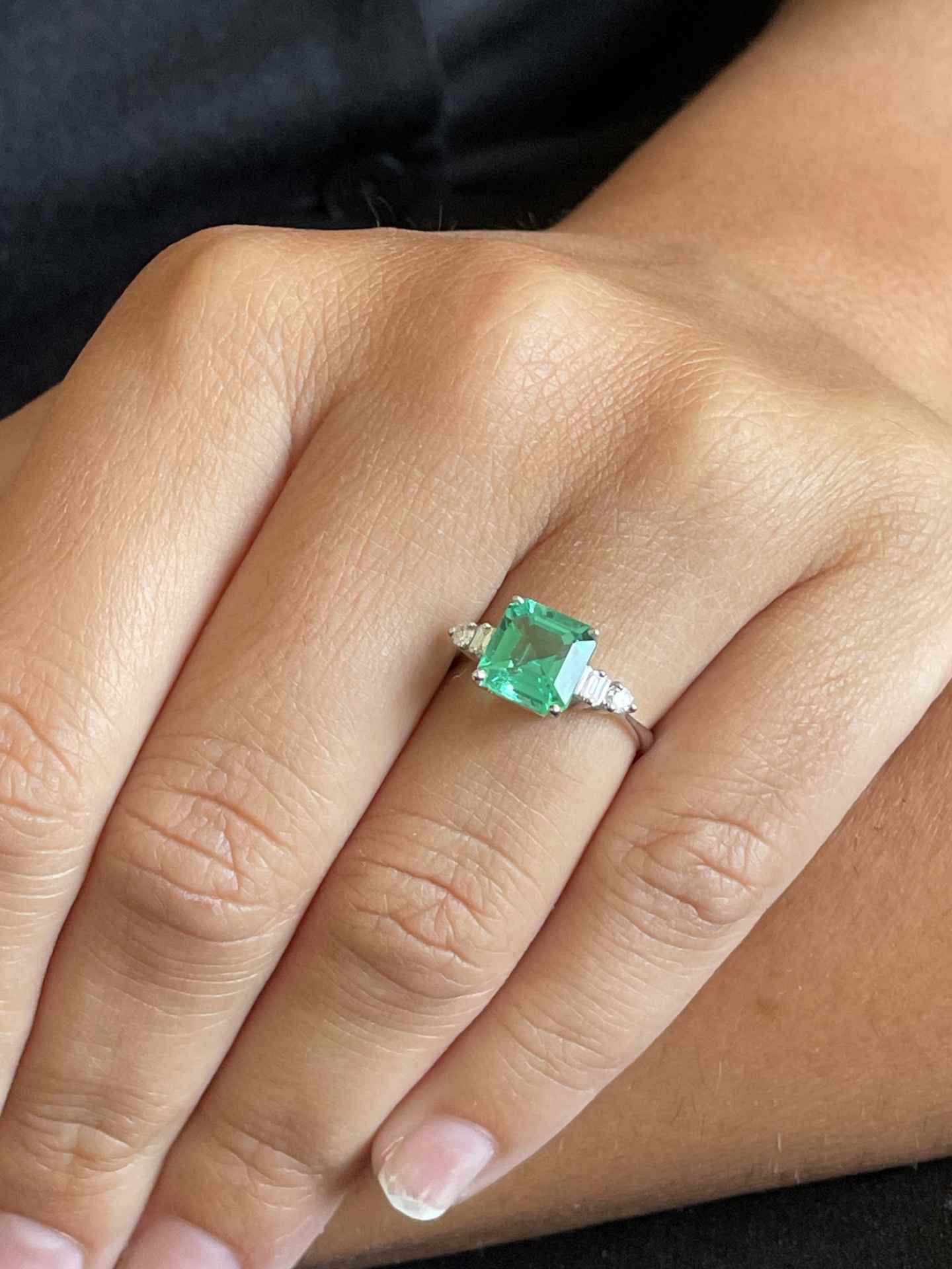 ORLEANS ring in emeralds with diamonds and 18k white gold.