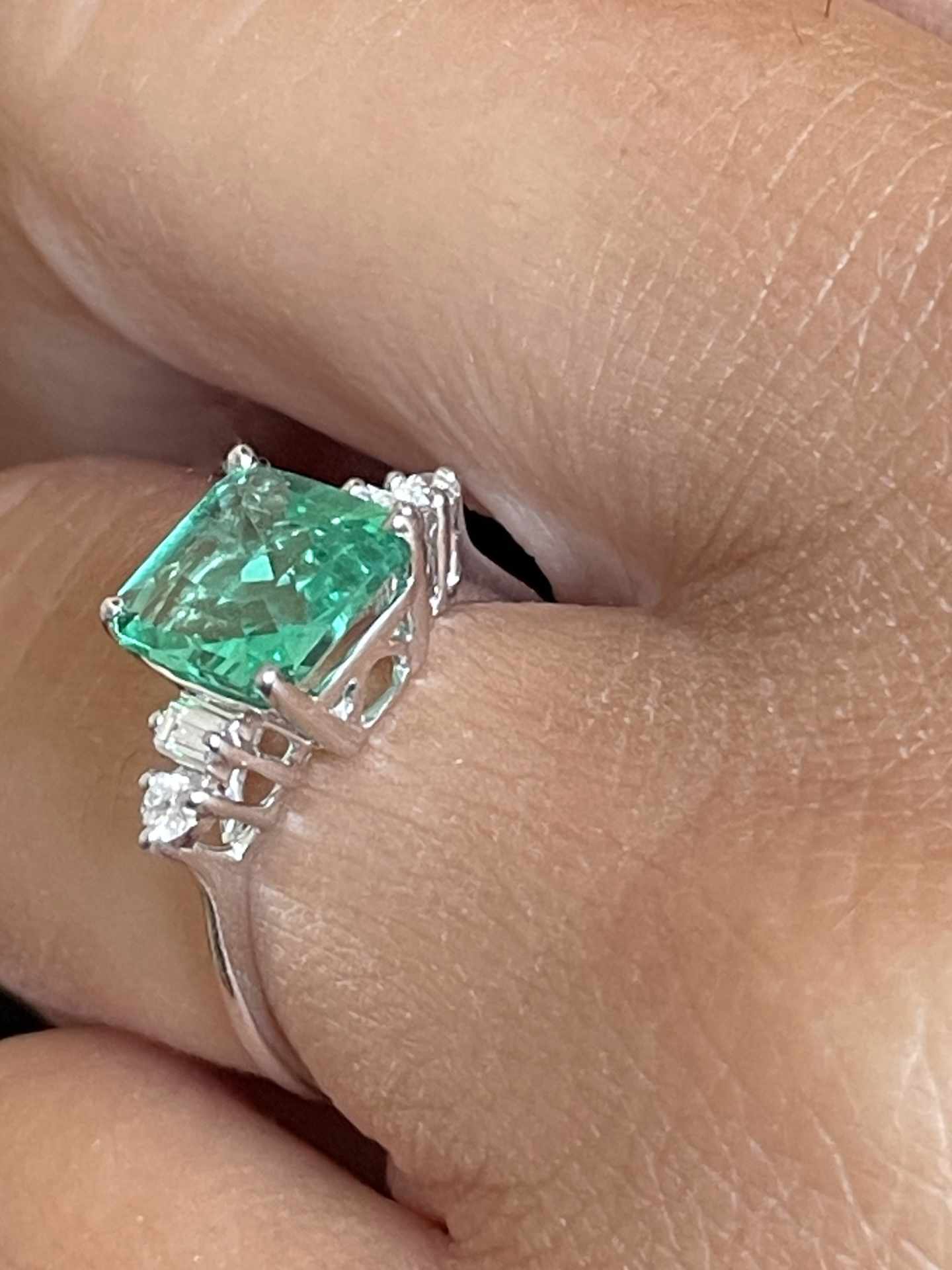 ORLEANS ring in emeralds with diamonds and 18k white gold.