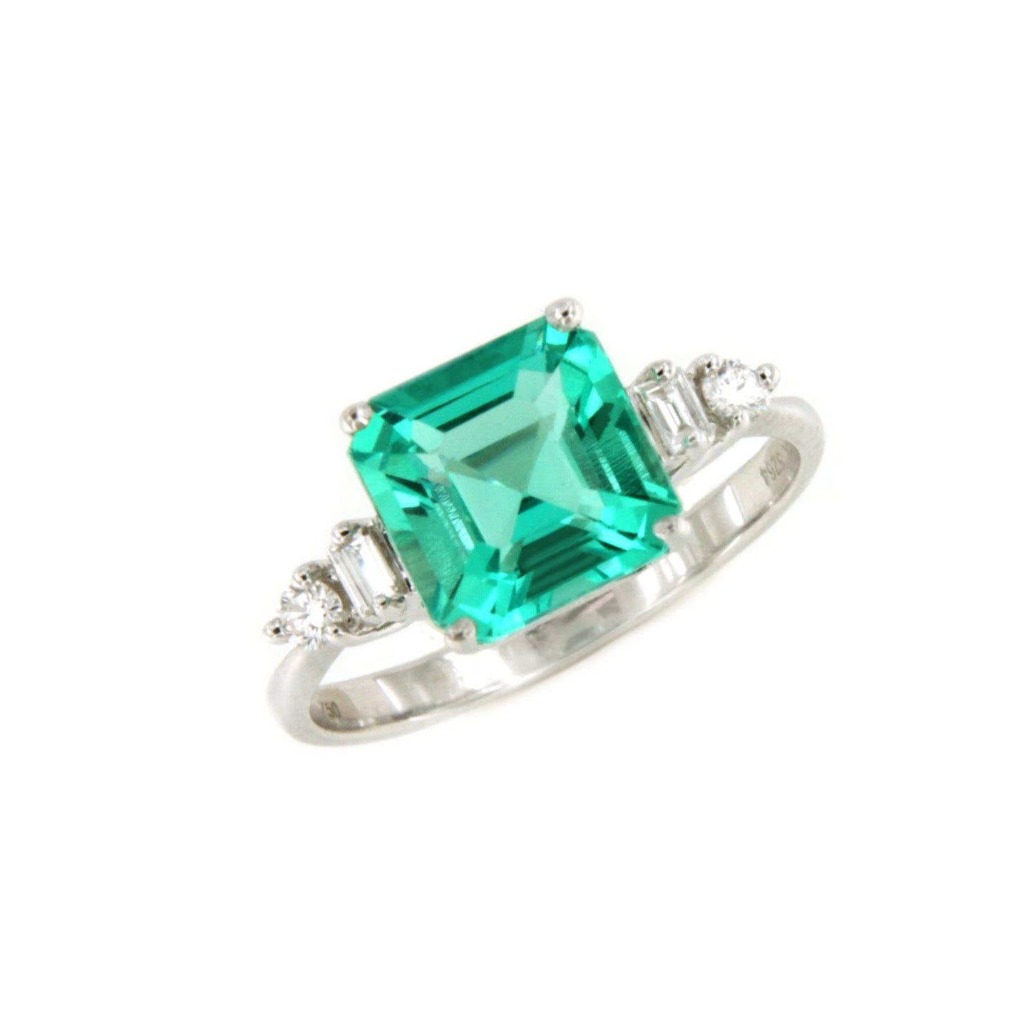 ORLEANS ring in emeralds with diamonds and 18k white gold.