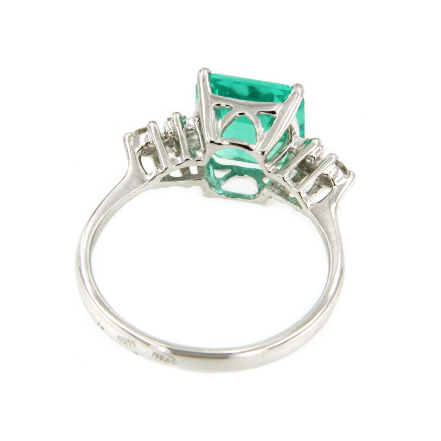 ORLEANS ring in emeralds with diamonds and 18k white gold.