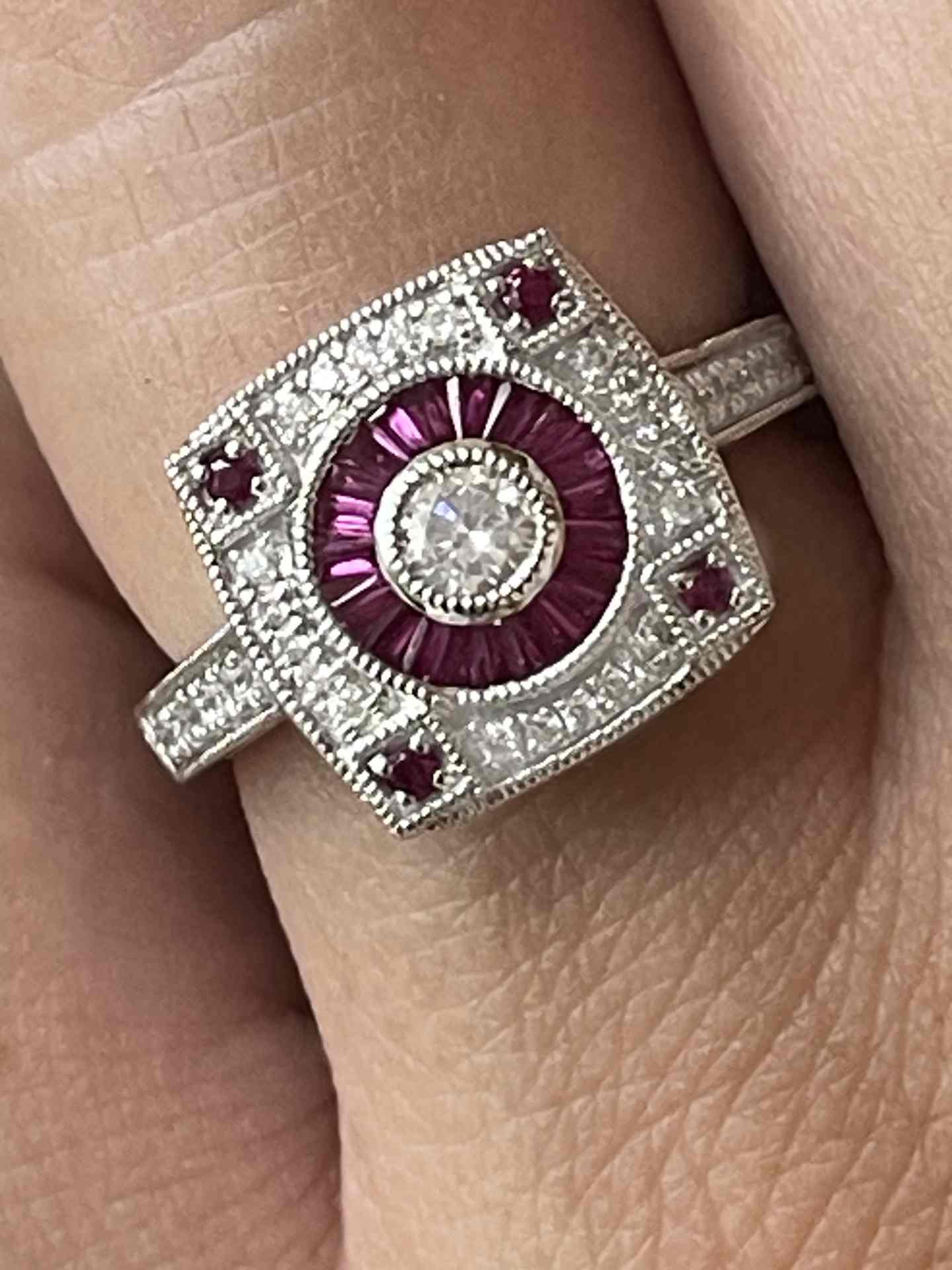 Anillo PRAVIA oro blanco brillantes y zafiros, esmeraldas o rubies