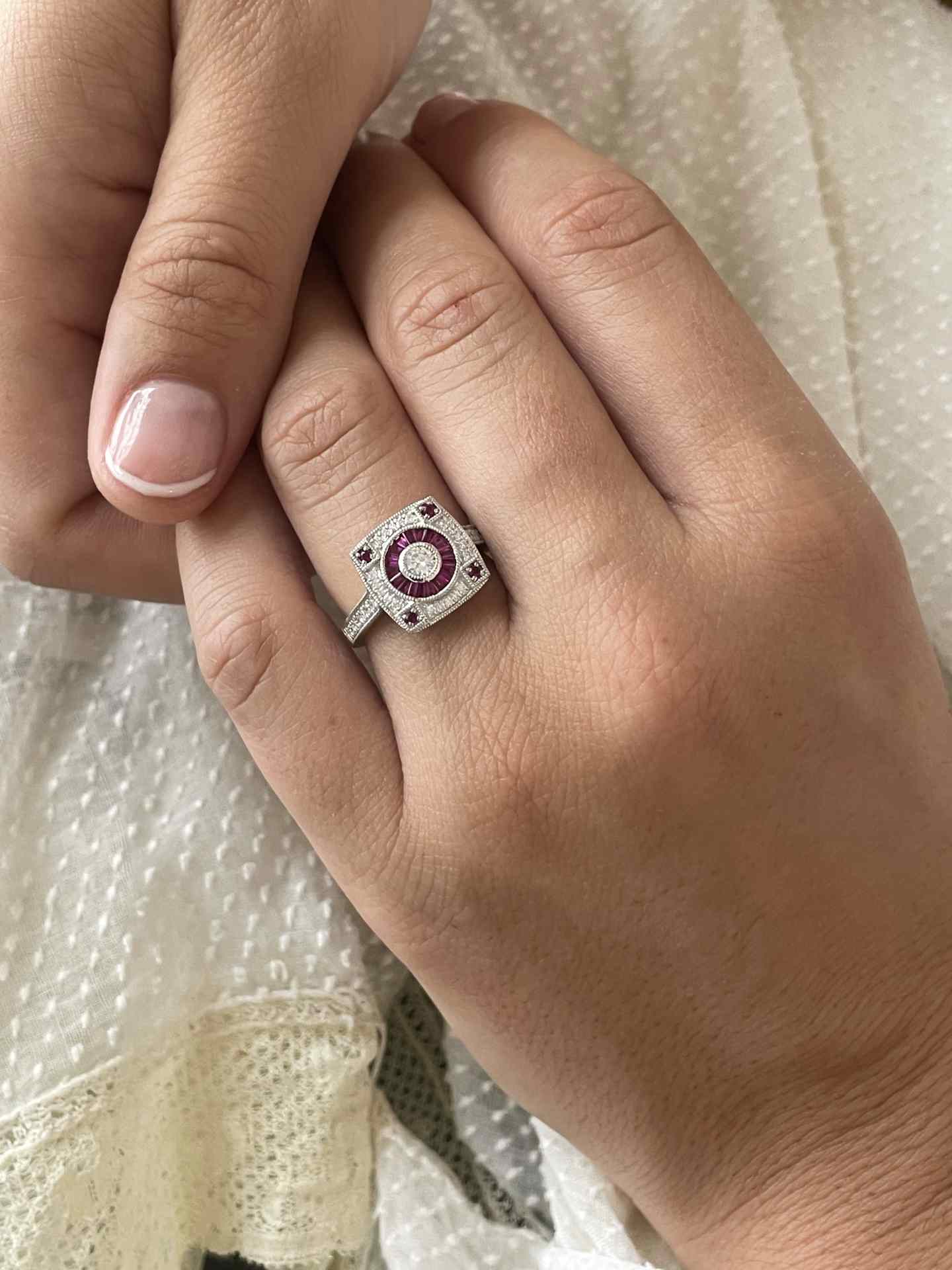 Anillo PRAVIA oro blanco brillantes y zafiros, esmeraldas o rubies