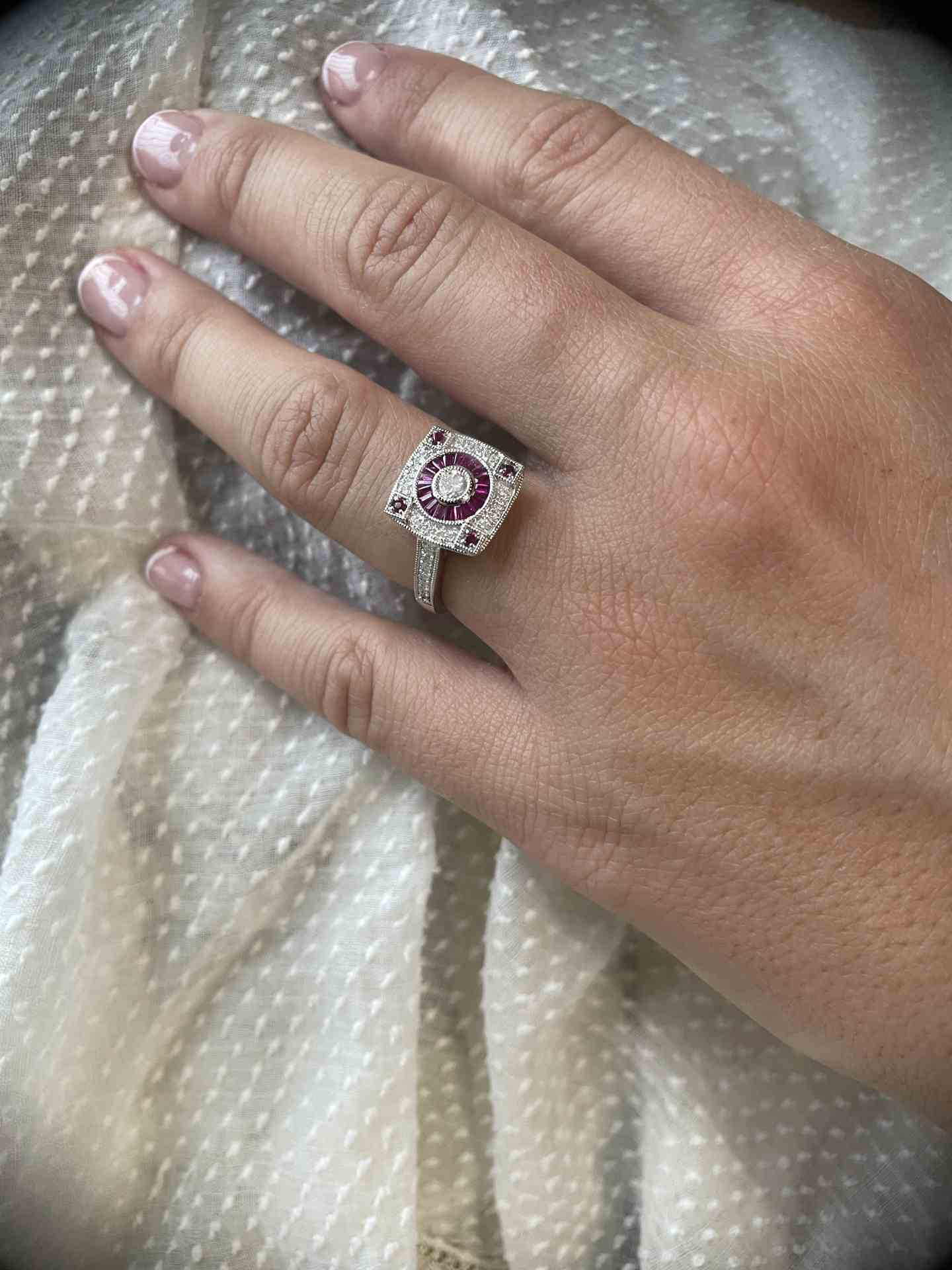 Anillo PRAVIA oro blanco brillantes y zafiros, esmeraldas o rubies