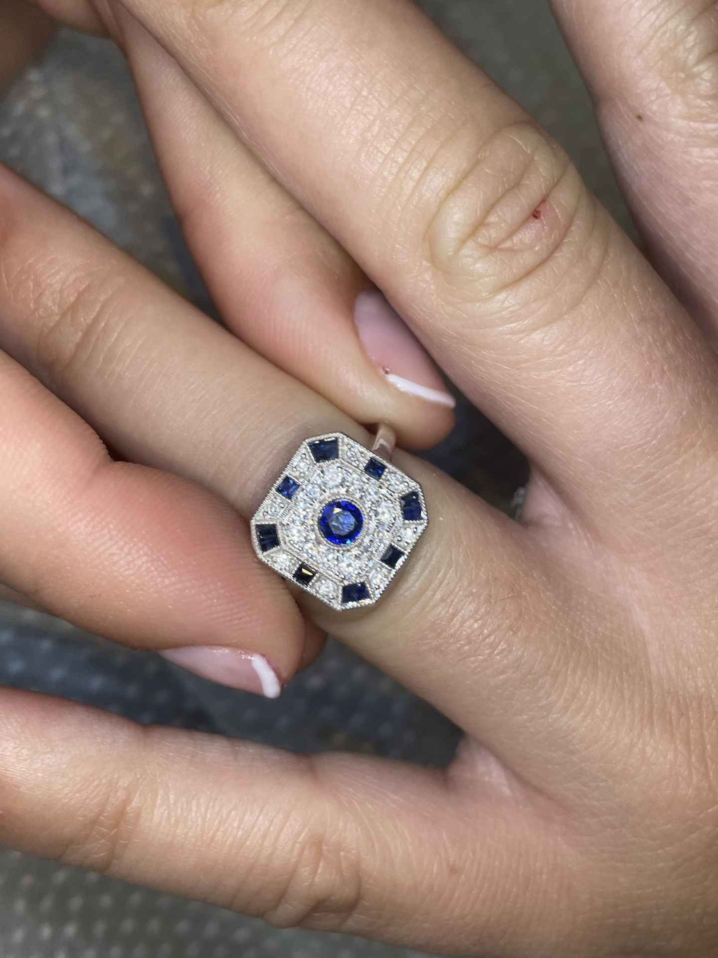 Zebra ring in 18k white gold with diamonds and sapphire in art deco style