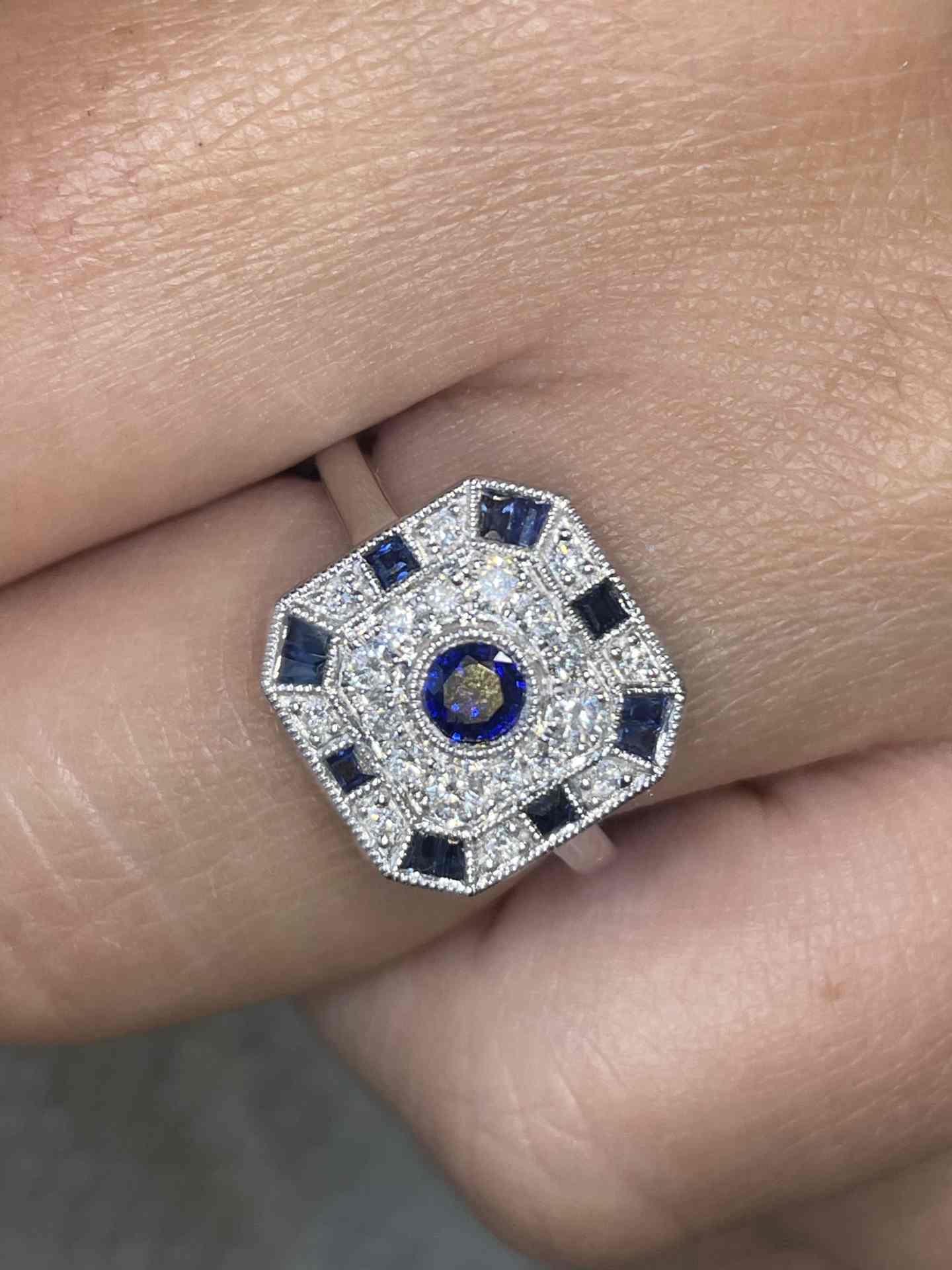 Zebra ring in 18k white gold with diamonds and sapphire in art deco style