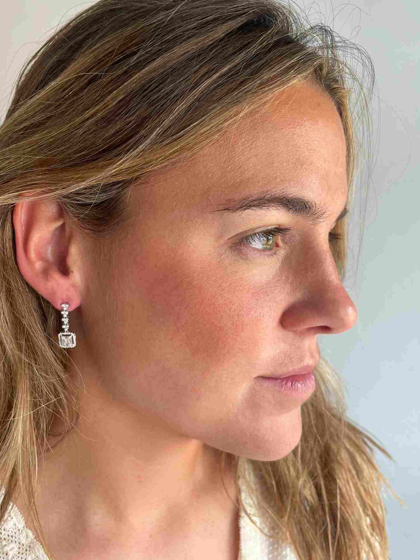 Pendientes PARIS en oro blanco 18 ktes con brillantes y baguettes