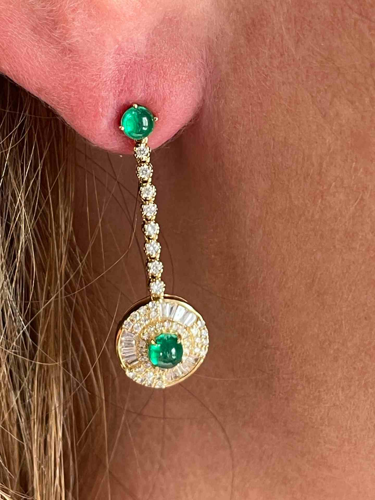 Pendientes NIZA en oro amarillo 18 ktes con esmeraldas y brillantes