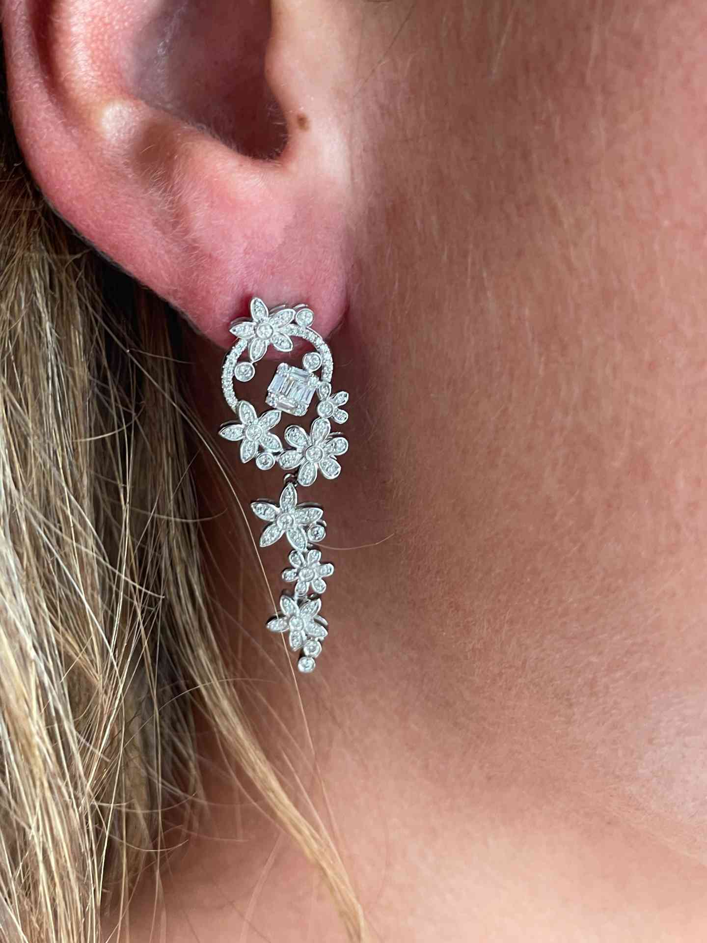 Pendientes TOULOUSE largos en oro blanco 18 ktes con diamantes