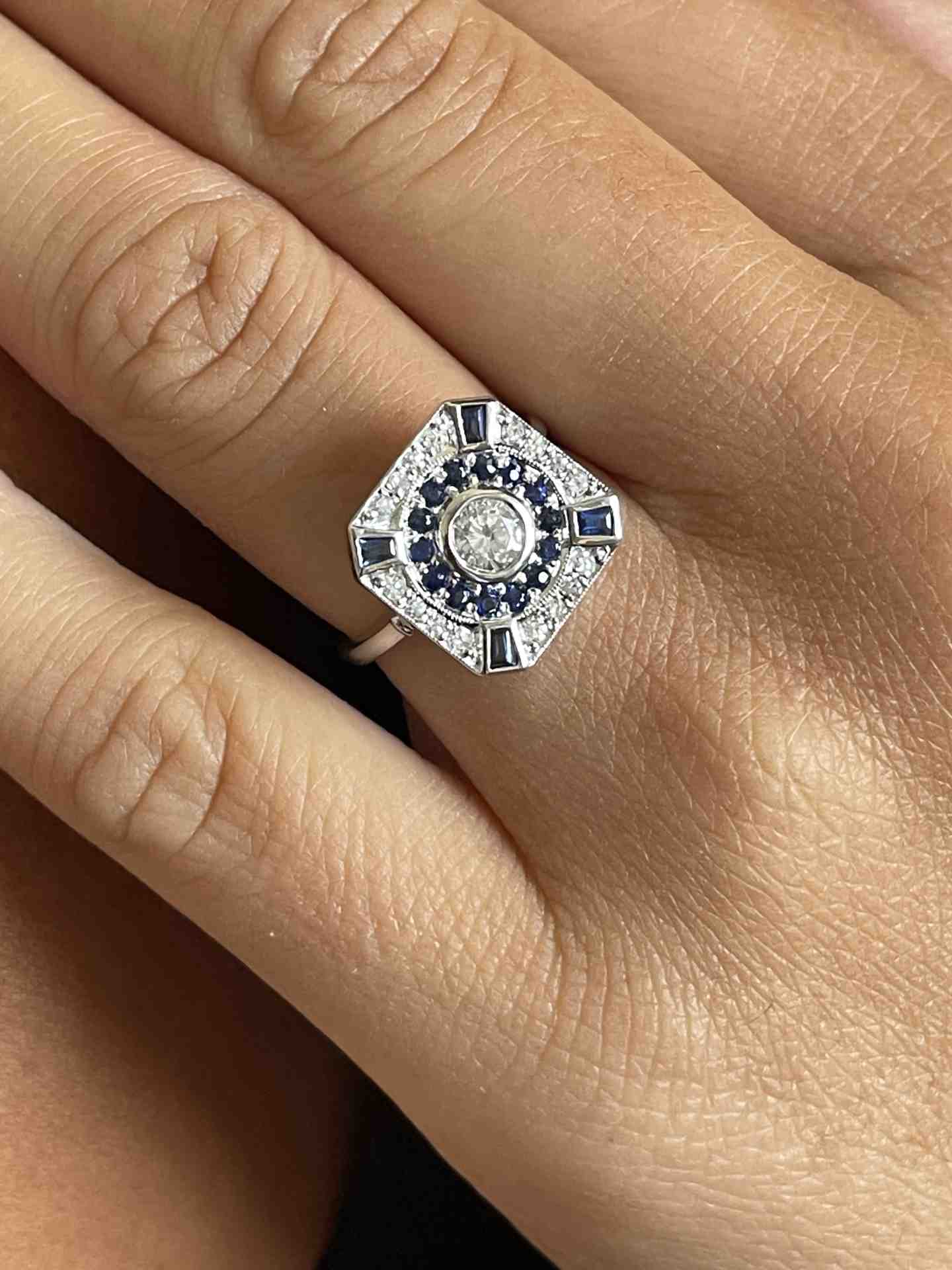 CLERMONT-FERRAND ring in 18k white gold with sapphire and diamonds.