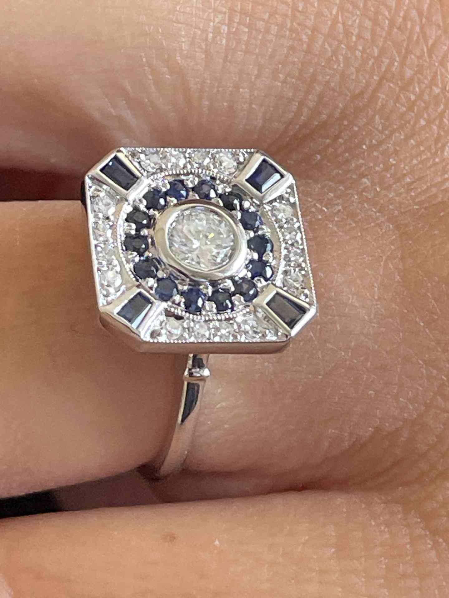 CLERMONT-FERRAND ring in 18k white gold with sapphire and diamonds.