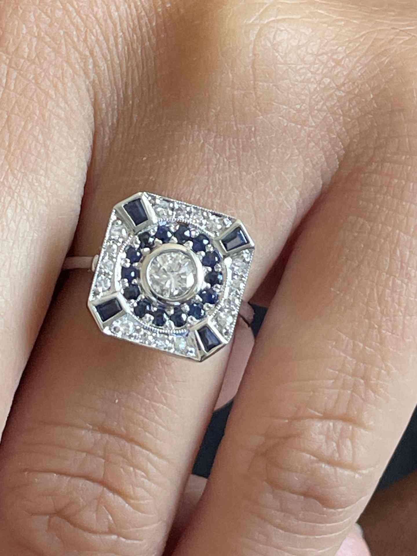 CLERMONT-FERRAND ring in 18k white gold with sapphire and diamonds.