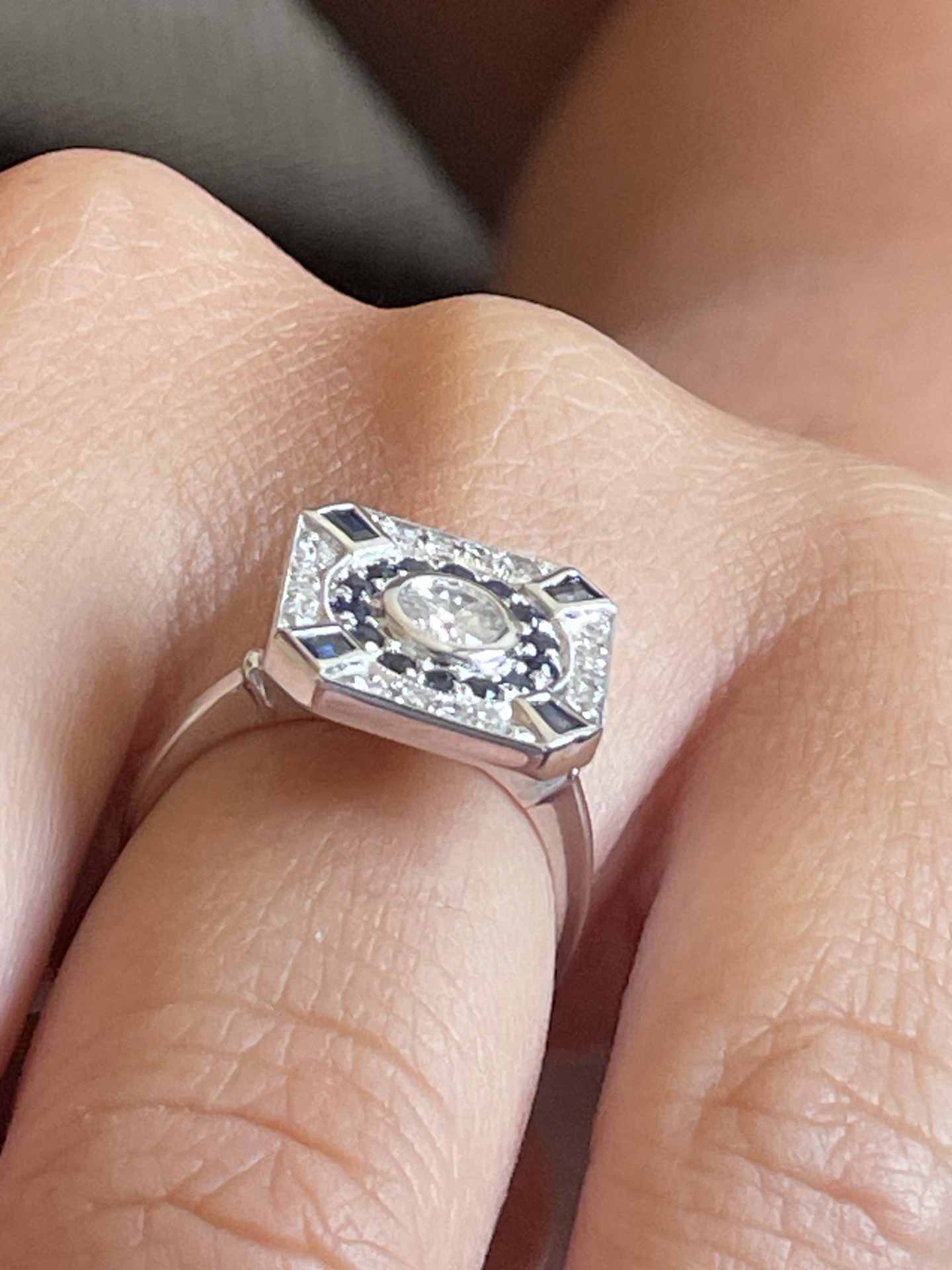 CLERMONT-FERRAND ring in 18k white gold with sapphire and diamonds.