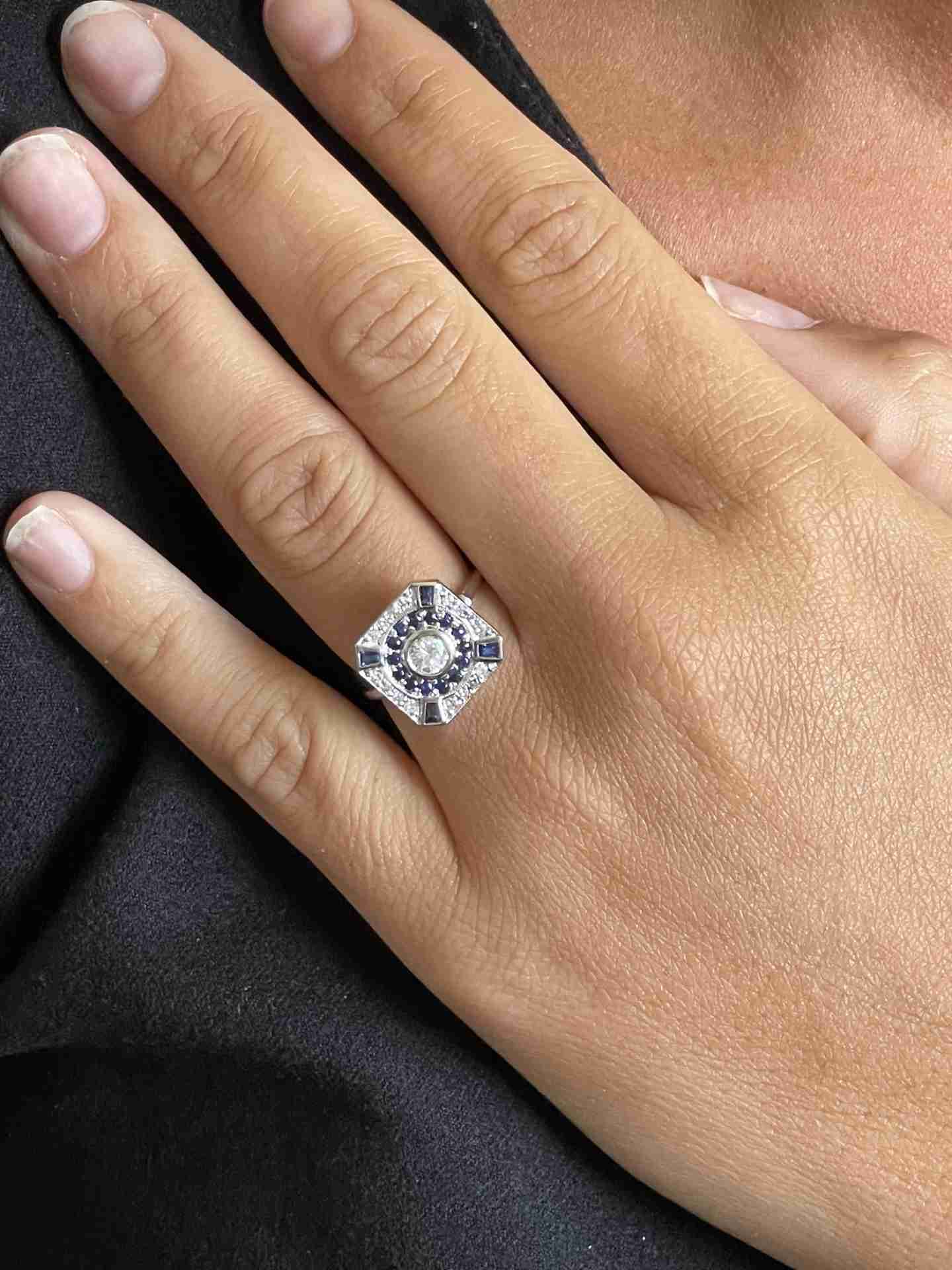 CLERMONT-FERRAND ring in 18k white gold with sapphire and diamonds.