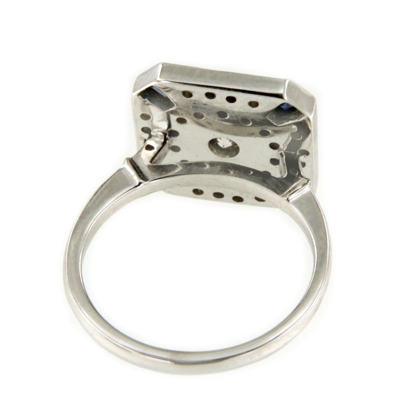 CLERMONT-FERRAND ring in 18k white gold with sapphire and diamonds.