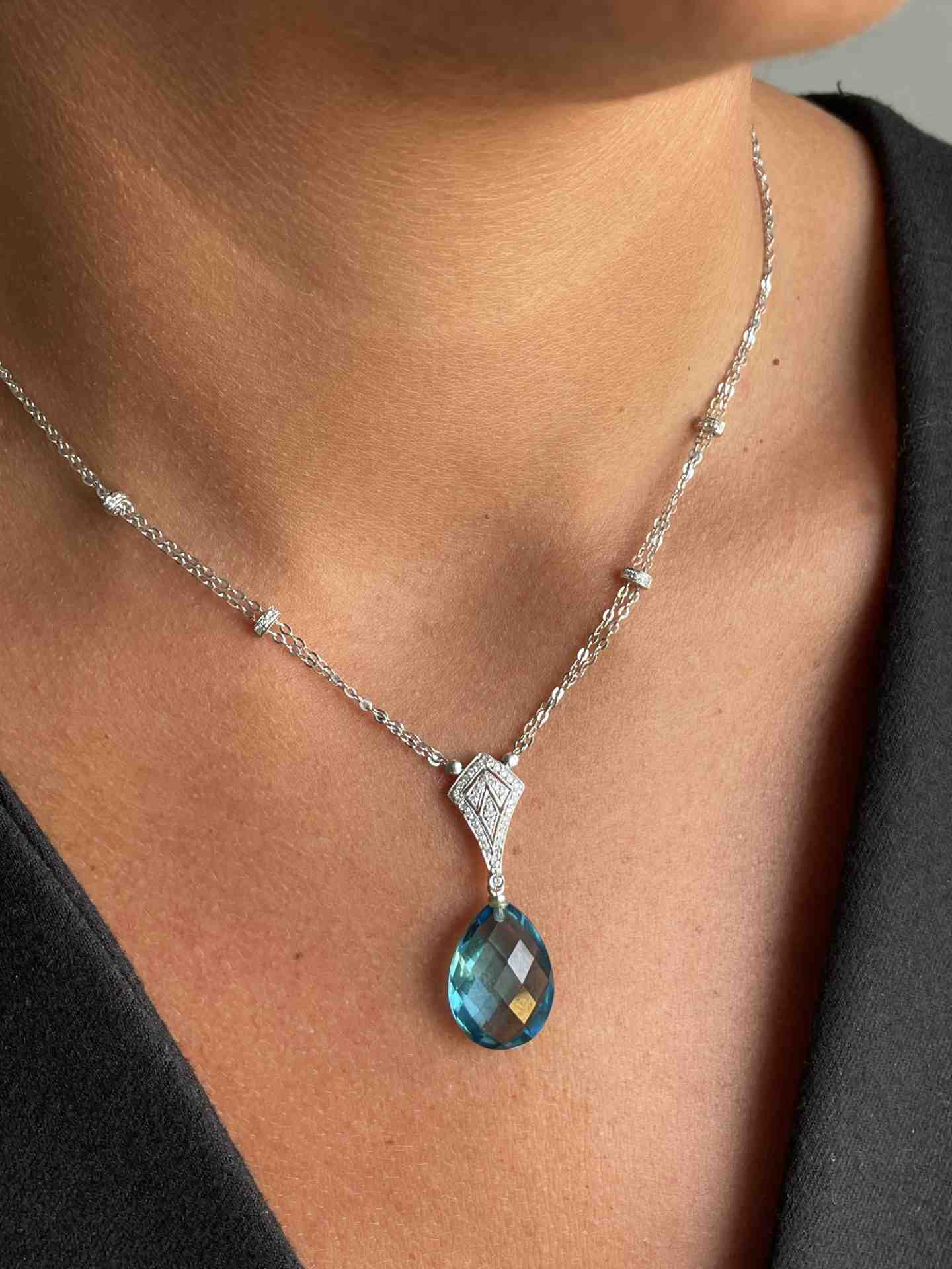 AMIENS choker in white gold and 18k pendant with diamonds.