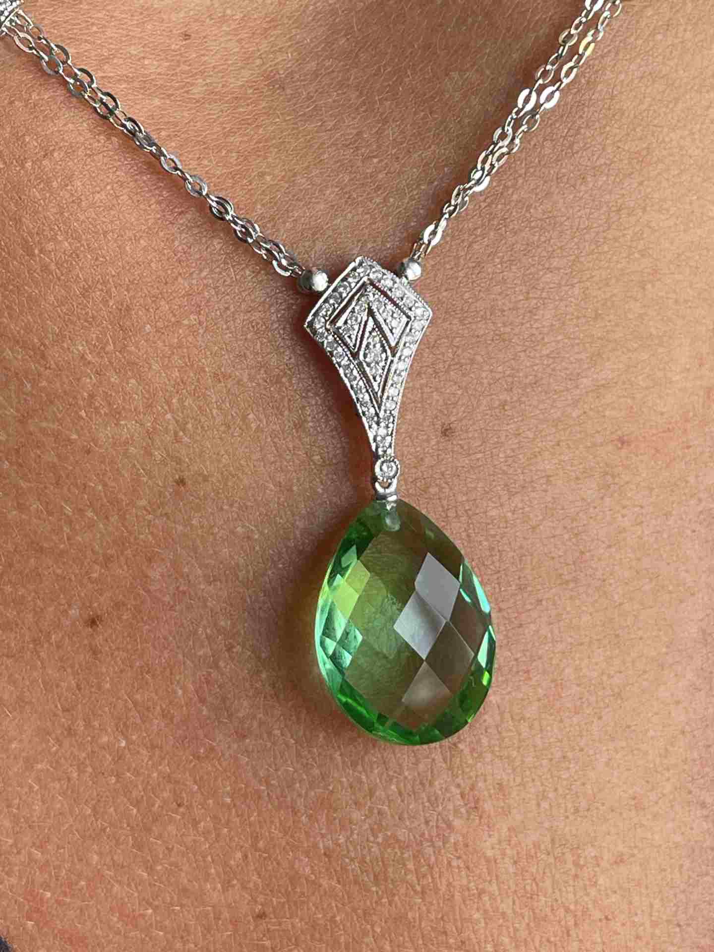 AMIENS choker in white gold and 18k pendant with diamonds.