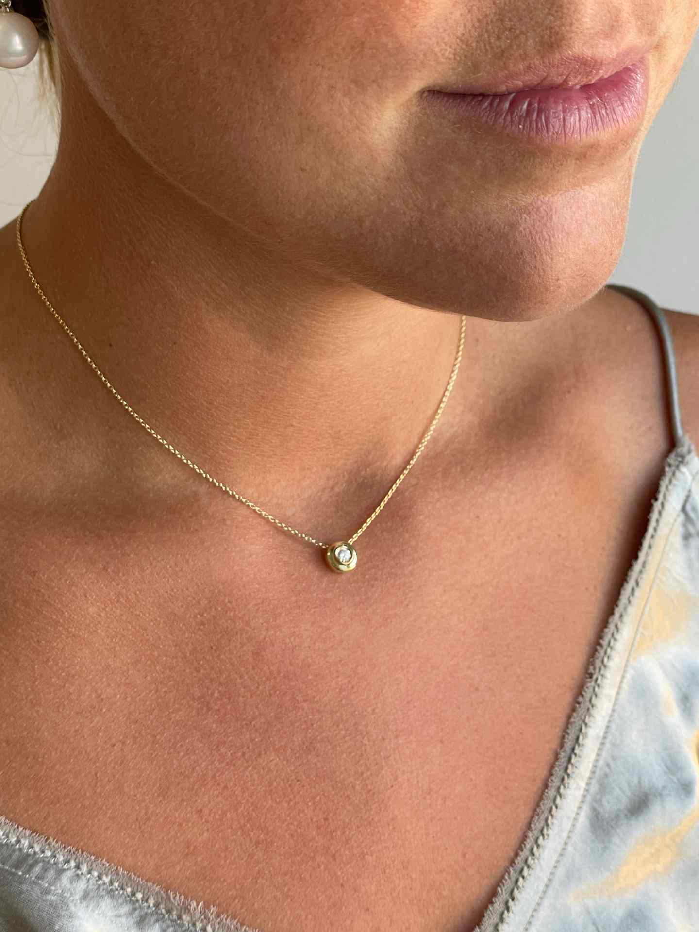 BEAUVAIS chain with 18k yellow gold pendant and diamond.