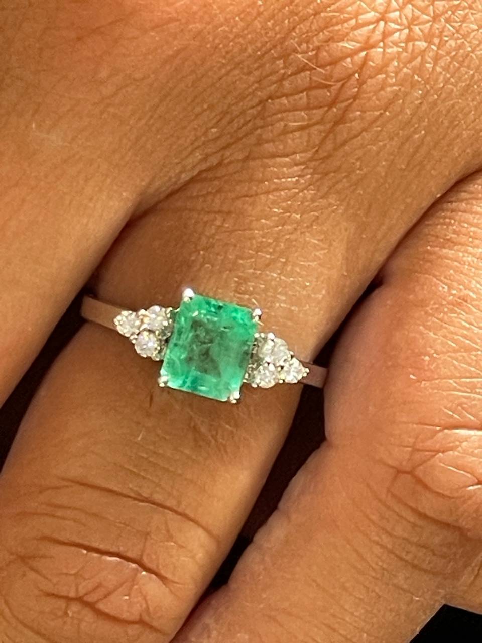 THIONVILLE ring with emerald and diamonds in 18k white gold