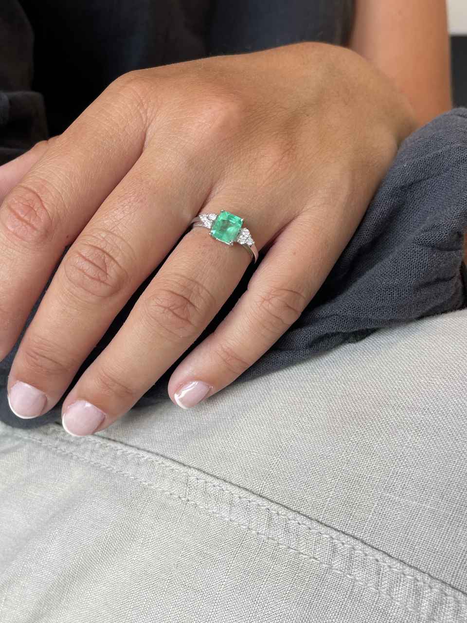 THIONVILLE ring with emerald and diamonds in 18k white gold