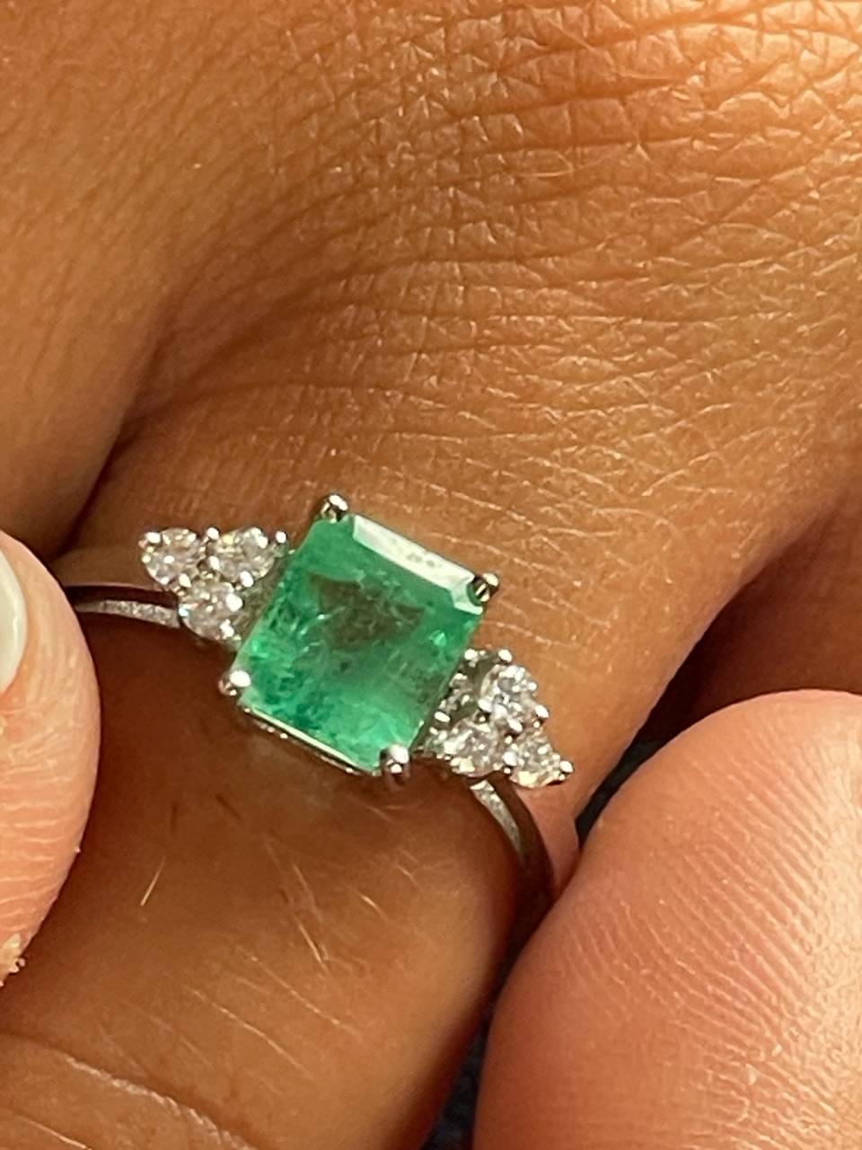 THIONVILLE ring with emerald and diamonds in 18k white gold