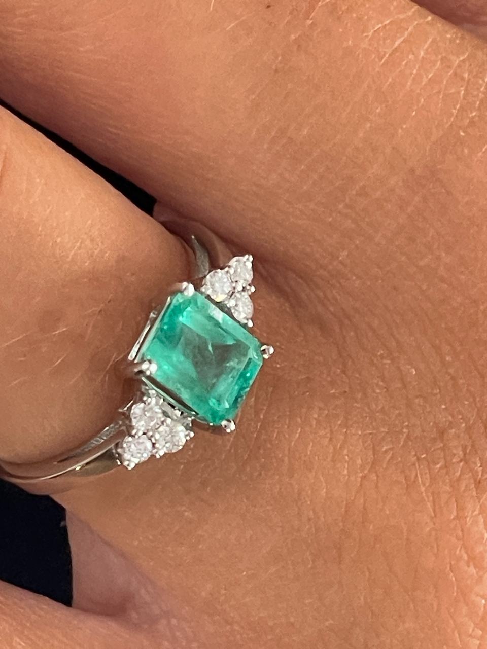 THIONVILLE ring with emerald and diamonds in 18k white gold