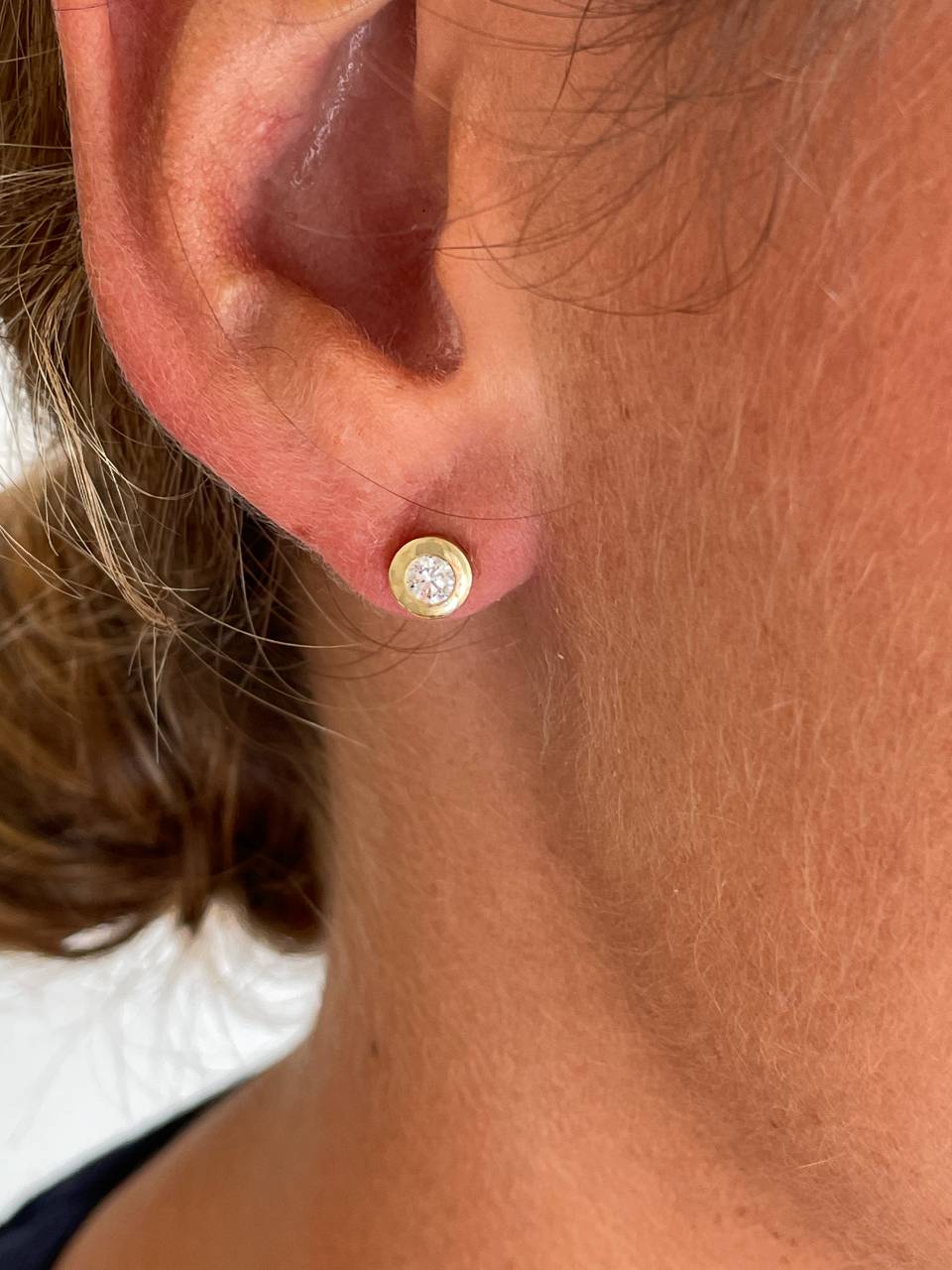 NEVERS detachable stud earrings in 18k yellow gold