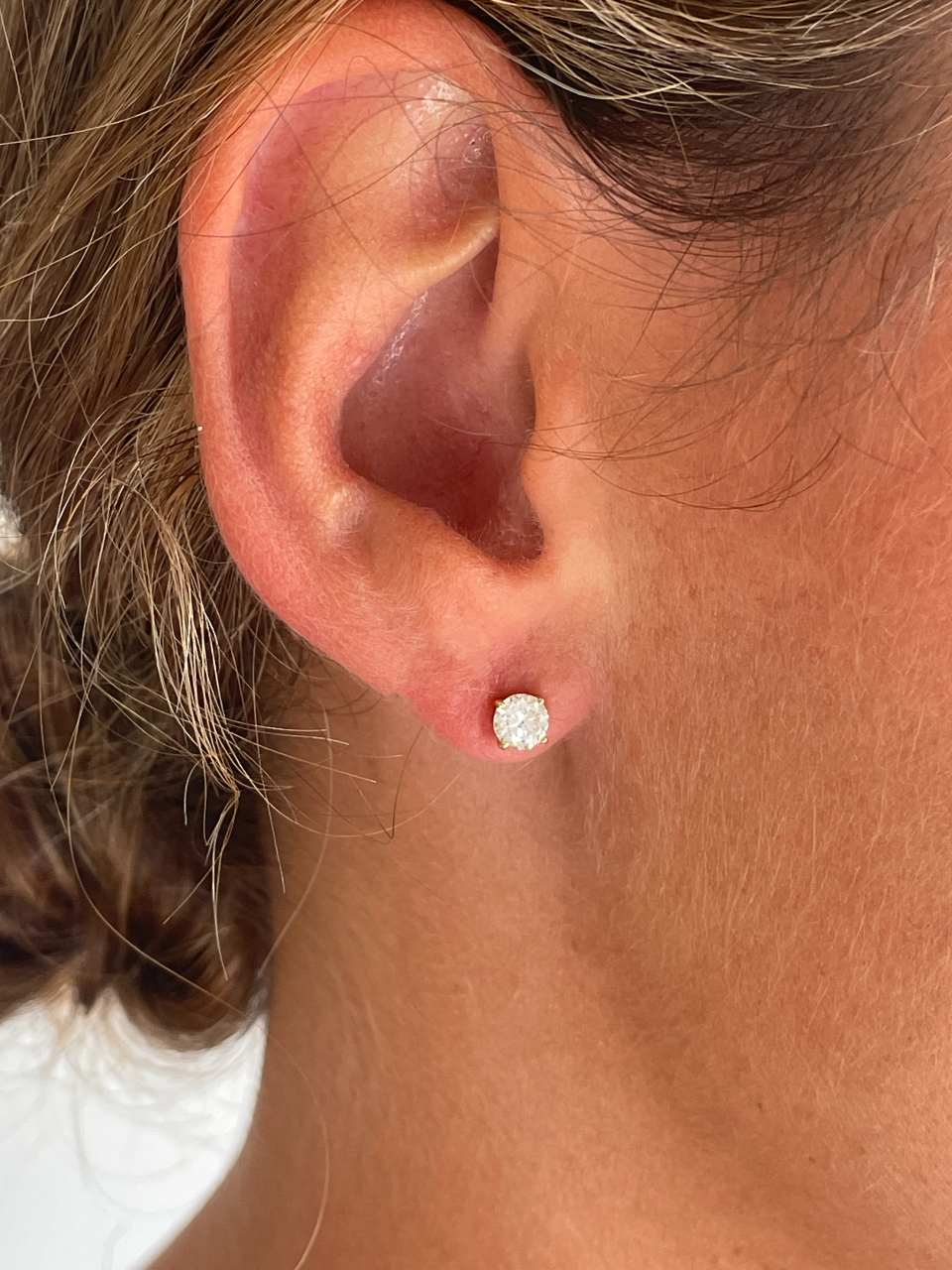 DAX solitaire diamond pendant in four prongs in 18k yellow gold