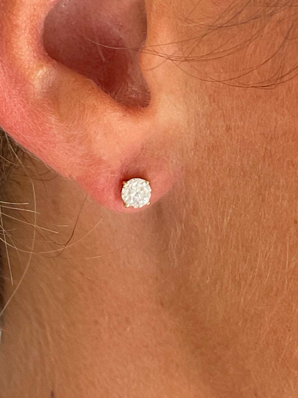 DAX solitaire diamond pendant in four prongs in 18k yellow gold