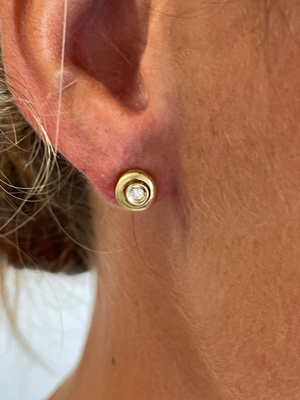 MOKKARILLOS detachable stud earrings with diamonds in 18k gold