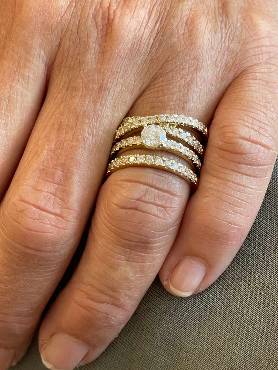 ROANNE diamond ring in 18k yellow gold and detachable.