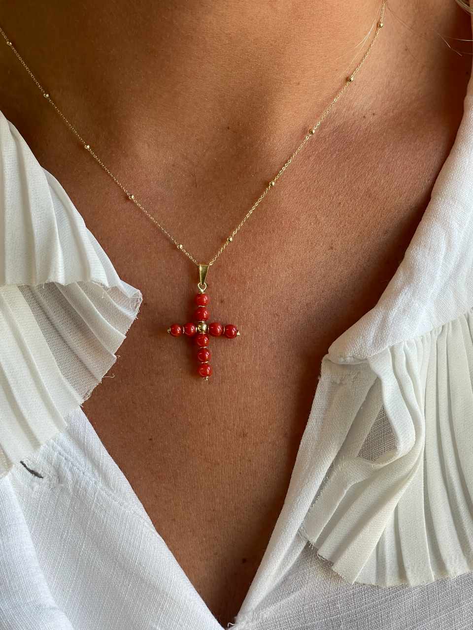 BORA BORA cross pendant in 18k gold and coral